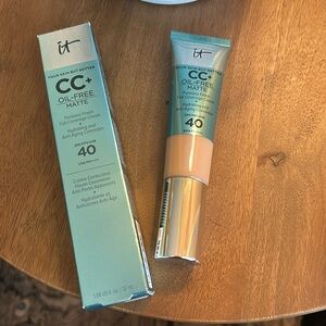- It Cosmetics CC+ Cream Oil-Free Matte with SPF 40 Full-size neutral TAN